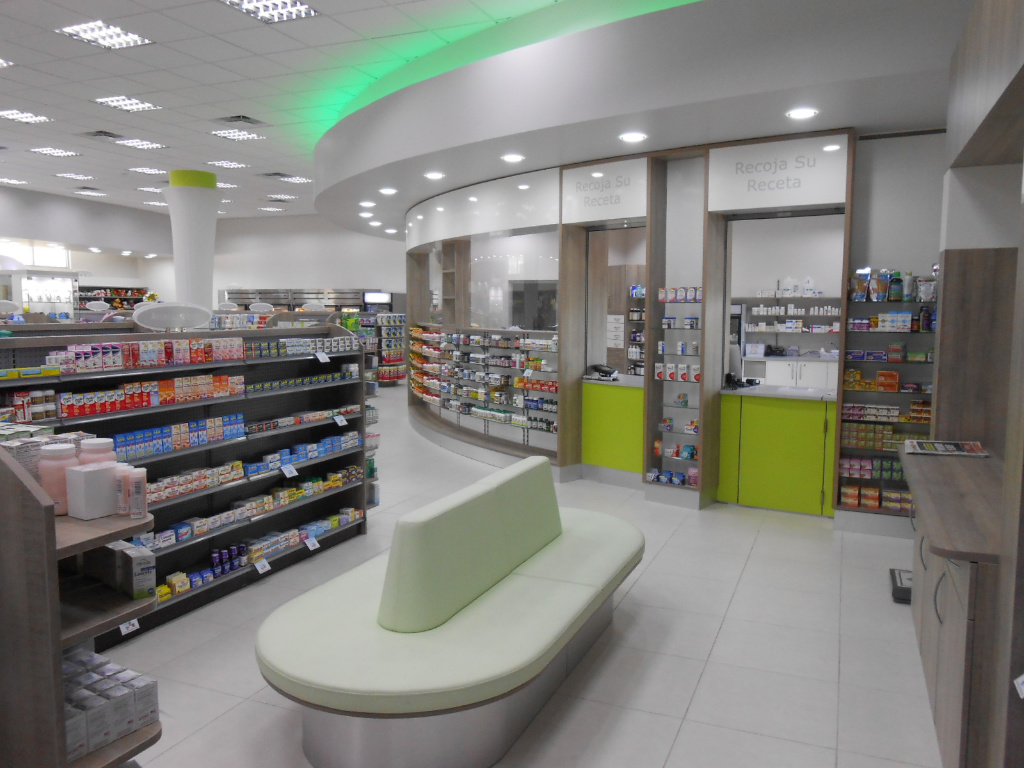 Curved Rx Front and Waiting, Pharmacia Las Colinas, Apotheke bei AT Design Team