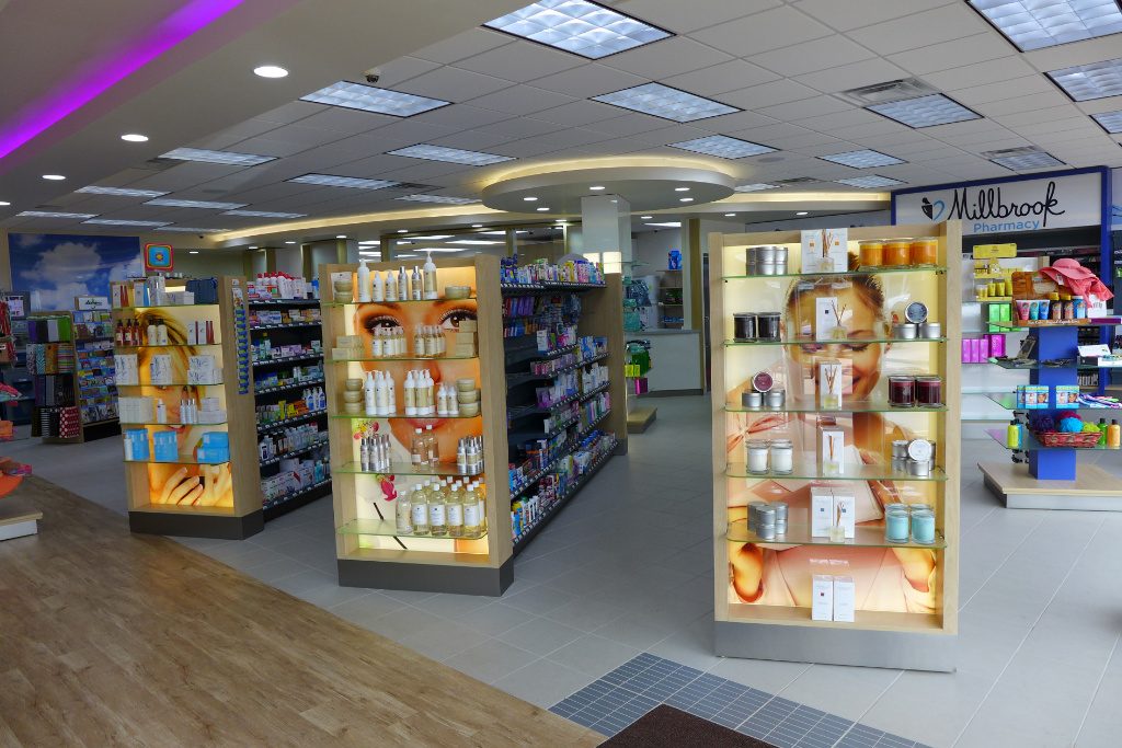 Endcaps with LED, Millbrook Pharmacy, Apotheke bei AT Design Team