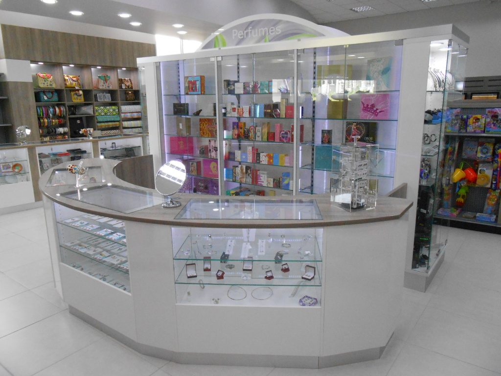 Jewelry counter, Pharmacia Las Colinas, Apotheke bei AT Design Team