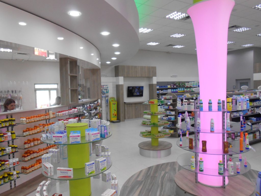 Light Column and Rx Front, Pharmacia Las Colinas, Apotheke bei AT Design Team